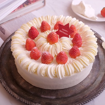 草莓鲜奶水果蛋糕